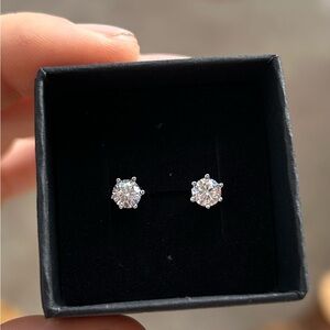 .5k Diamond Earrings BRAND NEW